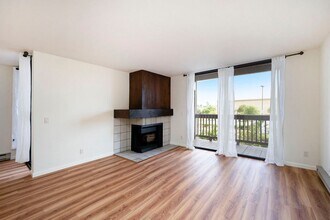 2101 Shore Line Dr in Alameda, CA - Building Photo - Building Photo