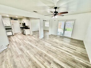 3058 W San Gabriel Ave in Fresno, CA - Foto de edificio - Building Photo