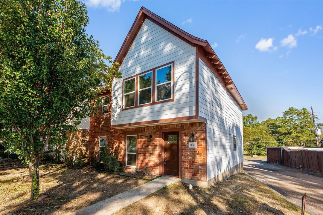 20361 Fieldtree Dr in Humble, TX - Building Photo