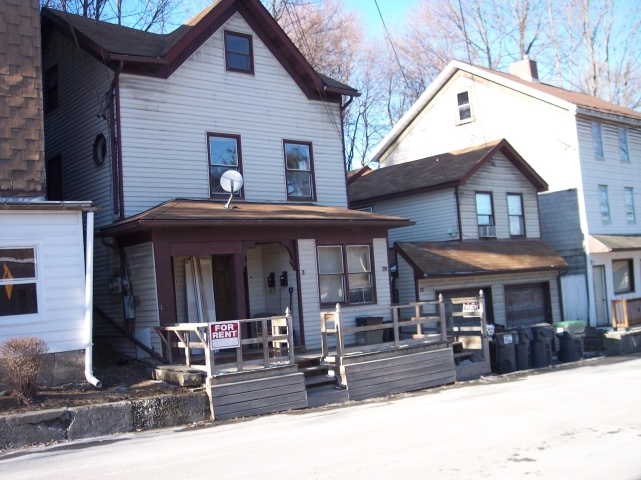 27 Highland Ave in Highland, NY - Building Photo