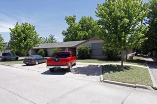 Mulberry Square in Norman, OK - Building Photo