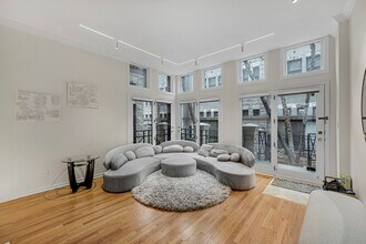125 W Oak St in Chicago, IL - Building Photo - Building Photo