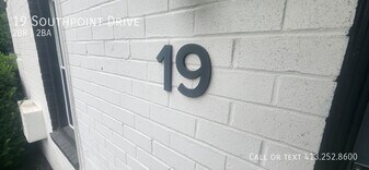 19 Southpoint Dr in Amherst, MA - Building Photo