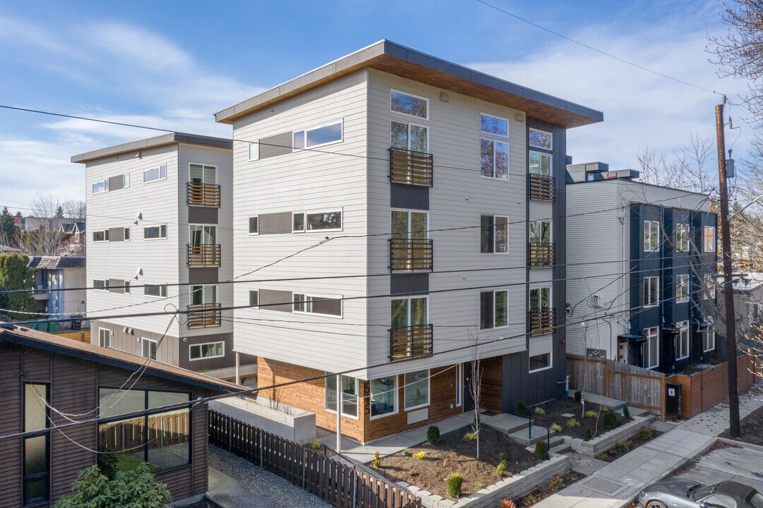 Parkside Apartments in Seattle, WA - Building Photo