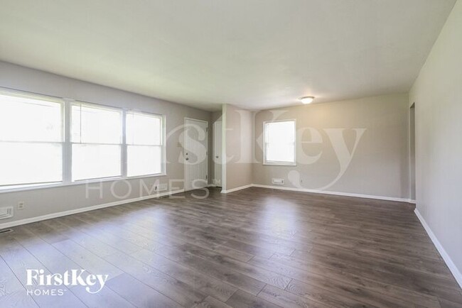 1002 Hathaway Dr in Indianapolis, IN - Foto de edificio - Building Photo