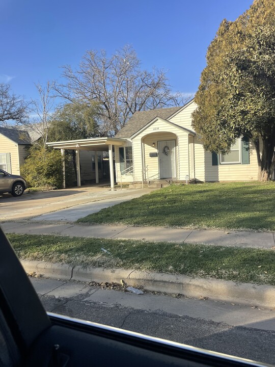 2214 22nd St in Lubbock, TX - Building Photo