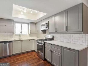 2032 Powers Ferry Trce SE in Marietta, GA - Building Photo - Building Photo