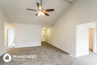 5011 Cronin Dr in Louisville, KY - Building Photo - Building Photo