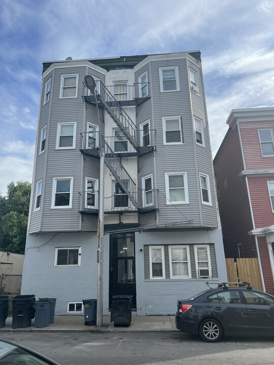 249 Maverick St in Boston, MA - Building Photo