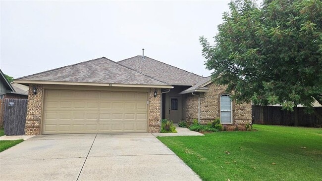 811 Dogwood Ct in Moore, OK - Foto de edificio - Building Photo