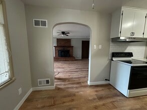 8311 Bridgeport Way SW, Unit 8311 in Lakewood, WA - Building Photo - Building Photo