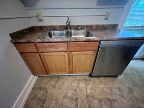16 Pearl St. in Springfield, VT - Foto de edificio - Interior Photo