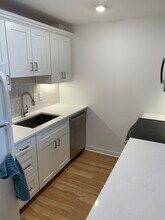 660 E St NE, Unit 1/2 in Washington, DC - Foto de edificio - Building Photo