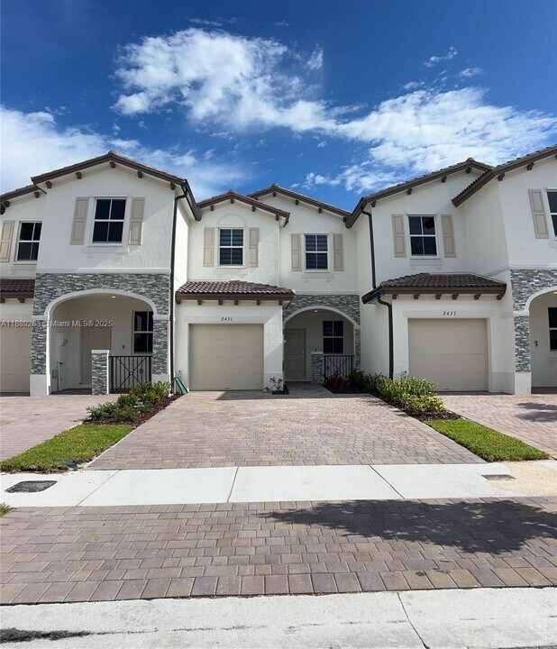 2451 SE 28th St in Homestead, FL - Building Photo