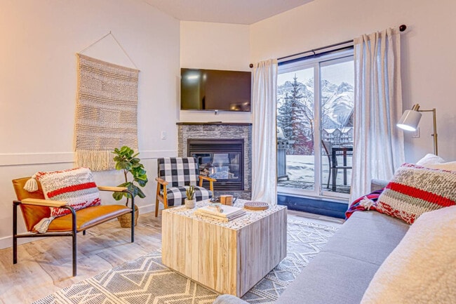 901 Mountain St in Canmore, AB - Building Photo - Building Photo