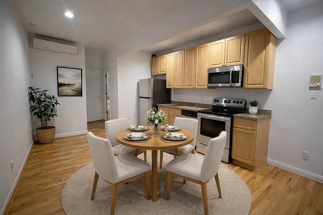 723 Third Avenue, Unit 3R in New York, NY - Building Photo - Building Photo