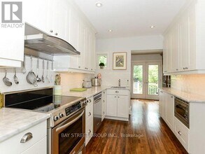 147 Wanless Ave in Toronto, ON - Building Photo - Building Photo