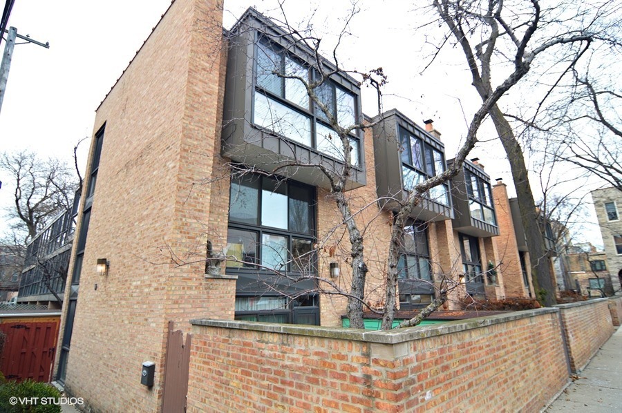 3012 N Waterloo Ct in Chicago, IL - Building Photo