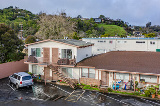 Woodland Apartments in San Rafael, CA - Building Photo - Building Photo