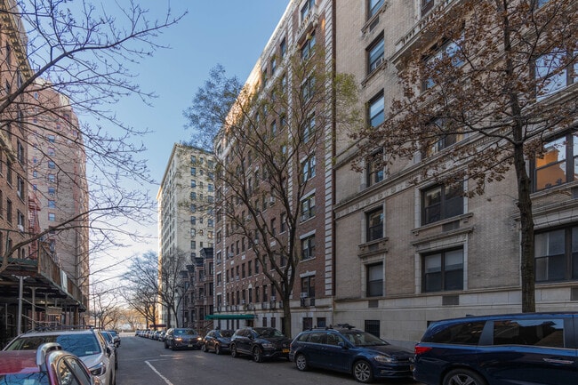 305 W 104th St in New York, NY - Building Photo - Building Photo
