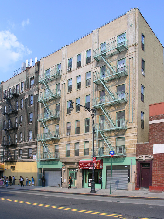 Ellese in Bronx, NY - Building Photo