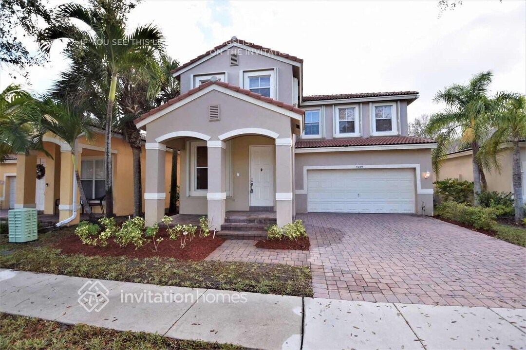 5229 Sancerre Cir in Greenacres, FL - Building Photo