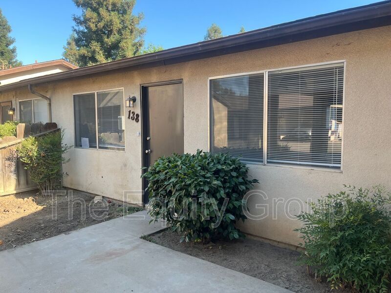 138 S Peppertree St in Visalia, CA - Building Photo