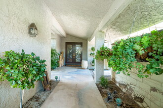 2 Cornell Dr in Rancho Mirage, CA - Building Photo - Building Photo