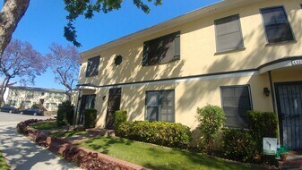 4302 Garthwaite in Los Angeles, CA - Building Photo