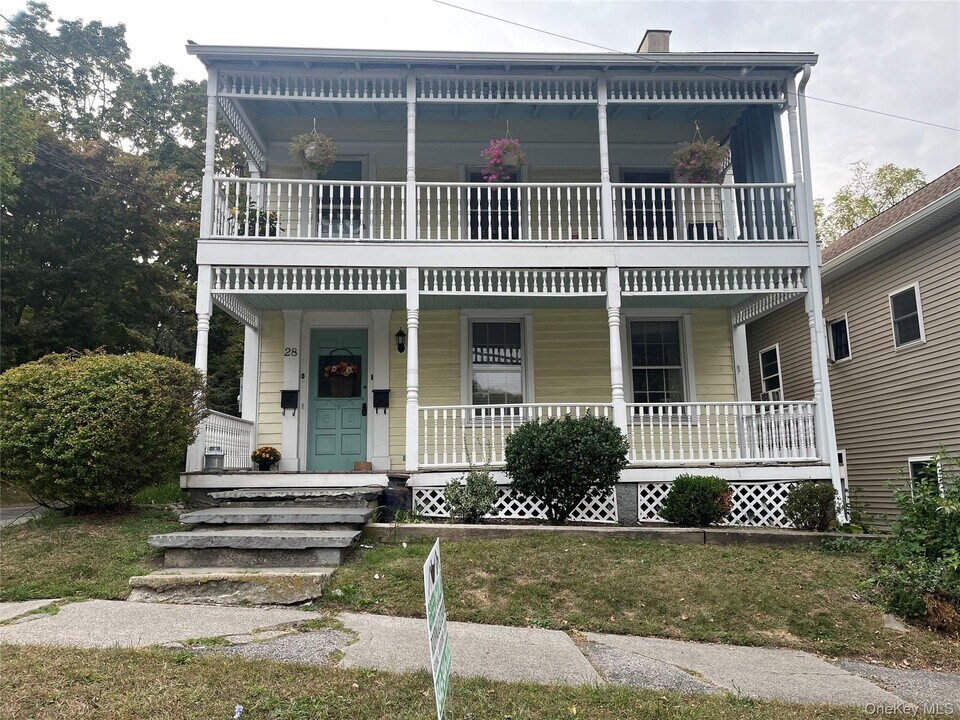 28 S Main St in Florida, NY - Building Photo