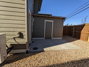 61536 SE Jennifer Ln, Unit 1 in Bend, OR - Foto de edificio - Building Photo