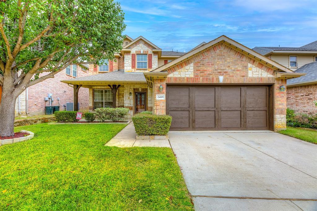 2409 Creek Villas Dr in Bedford, TX - Building Photo