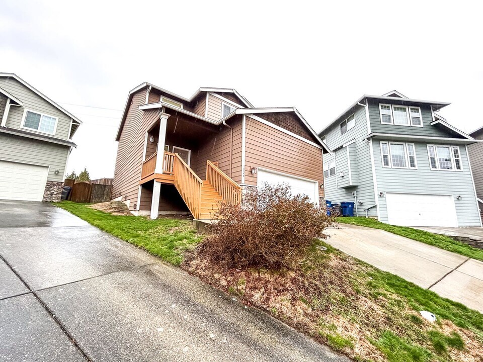 1926 83rd Dr NE in Lake Stevens, WA - Building Photo