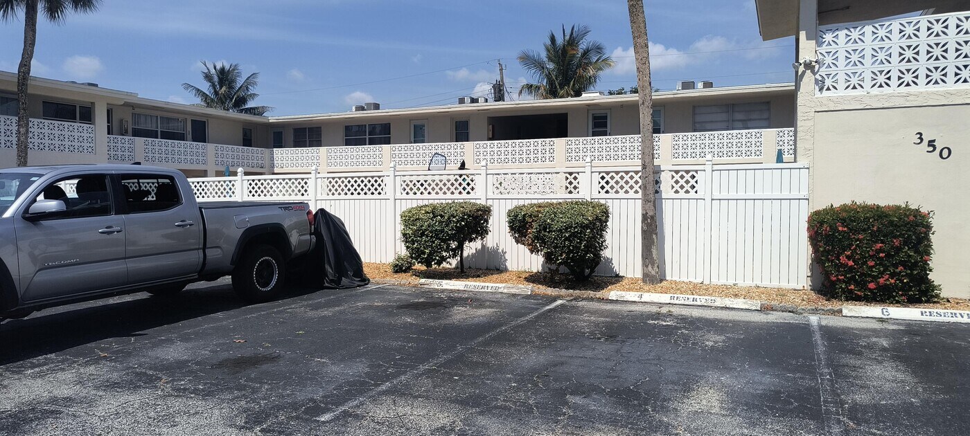 350 Woodland Ave in Cocoa Beach, FL - Building Photo