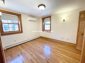 89 Myrtle St, Unit 2 in Boston, MA - Building Photo - Building Photo