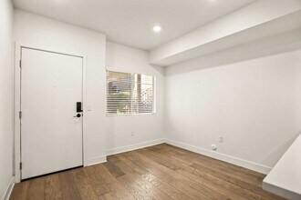 2970 Ripple Pl, Unit 104 in Los Angeles, CA - Building Photo - Building Photo