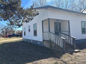 1130 W Day St in Denison, TX - Building Photo - Building Photo