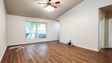 13607 Flagstone Ln in Dallas, TX - Building Photo - Building Photo