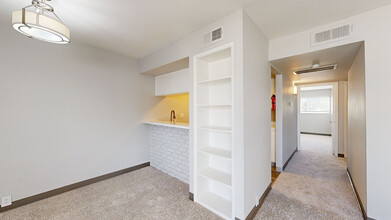 Ridley Apartments in Houston, TX - Building Photo - Building Photo