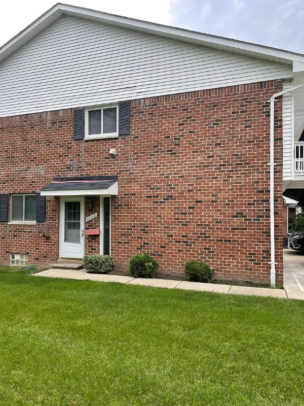 42318 Toddmark Ln in Clinton Township, MI - Building Photo - Building Photo