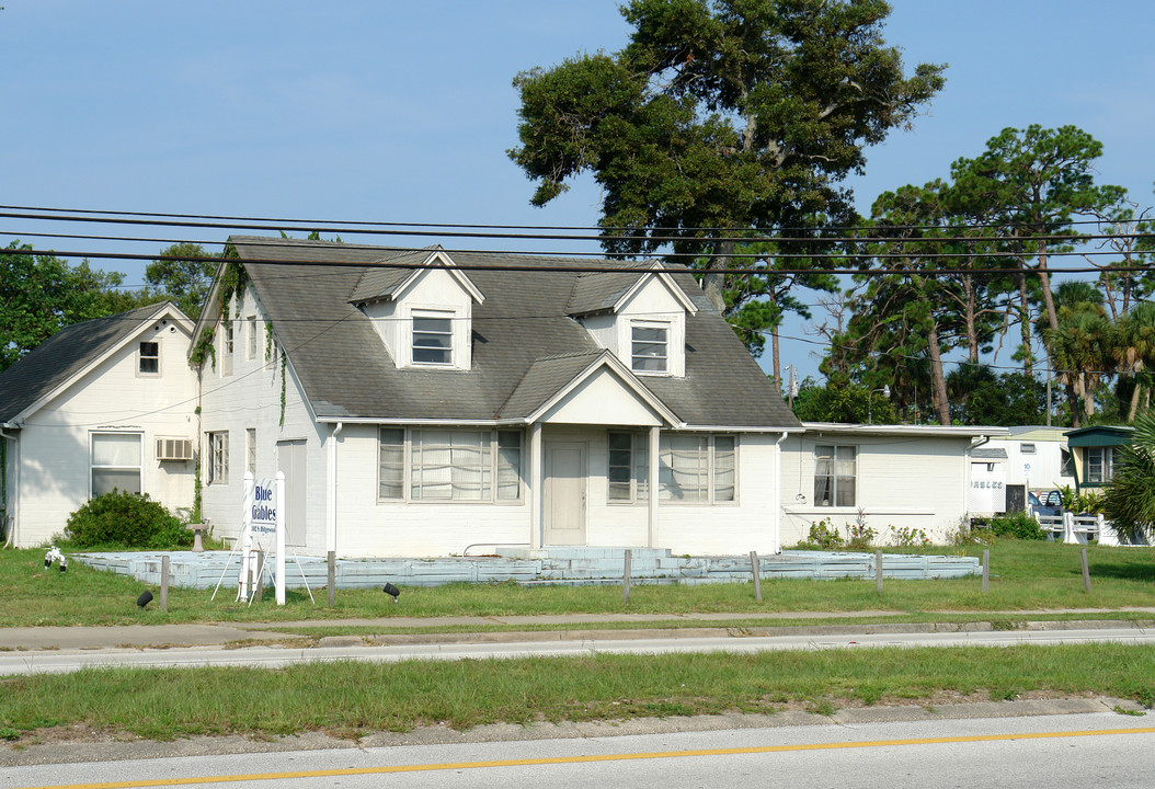 Blue Gables Mobile Home Park in Edgewater, FL - Foto de edificio