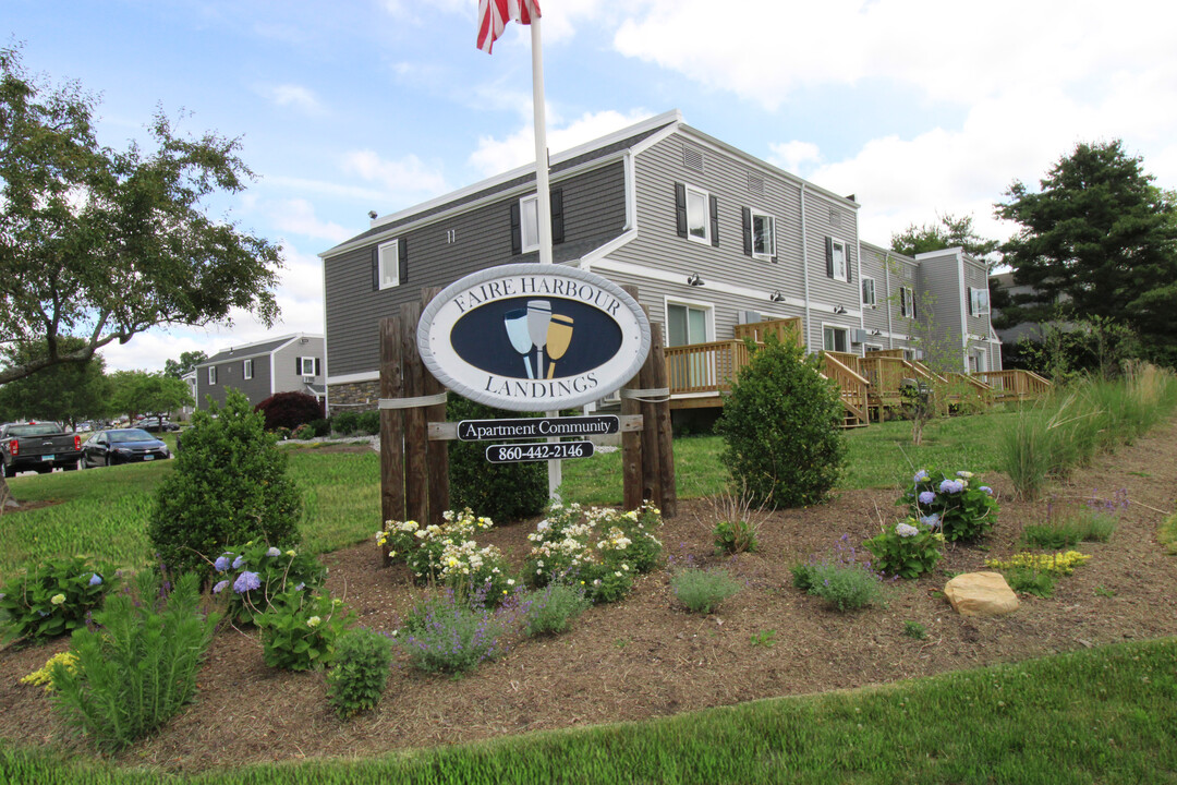 Faire Harbour Landings in New London, CT - Foto de edificio