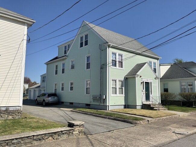371 Grand Ave