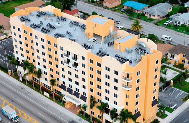 Coral Place in Miami, FL - Foto de edificio - Building Photo