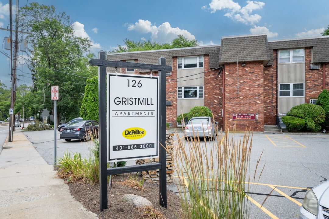 Gristmill Apartments in Warwick, RI - Foto de edificio