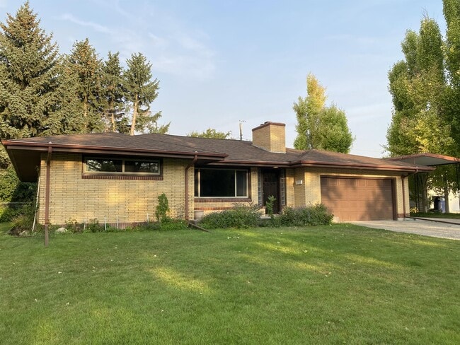 property at 1828 Beech Dr
