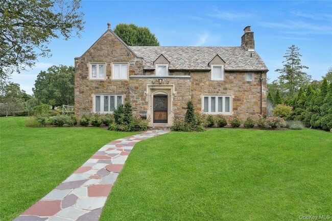59 Lockwood Rd in Scarsdale, NY - Building Photo - Building Photo