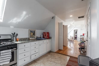 1245 W Barry Ave, Unit 3 in Chicago, IL - Building Photo - Building Photo