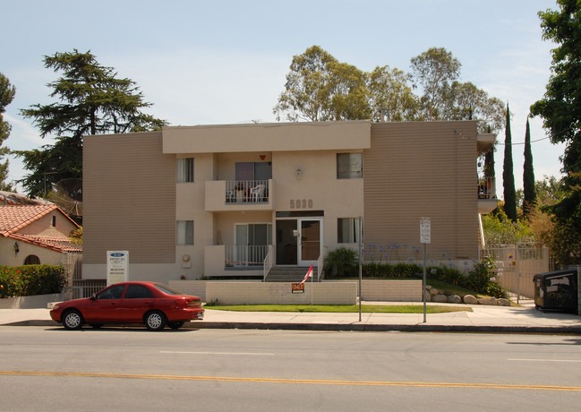 5030 Whitsett Ave in North Hollywood, CA - Foto de edificio - Building Photo