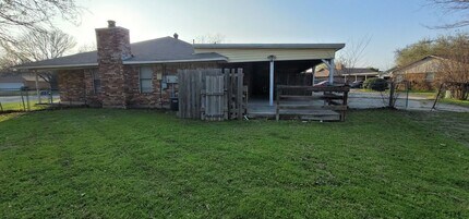 2320 Vanderbilt Ct in Denton, TX - Building Photo - Building Photo